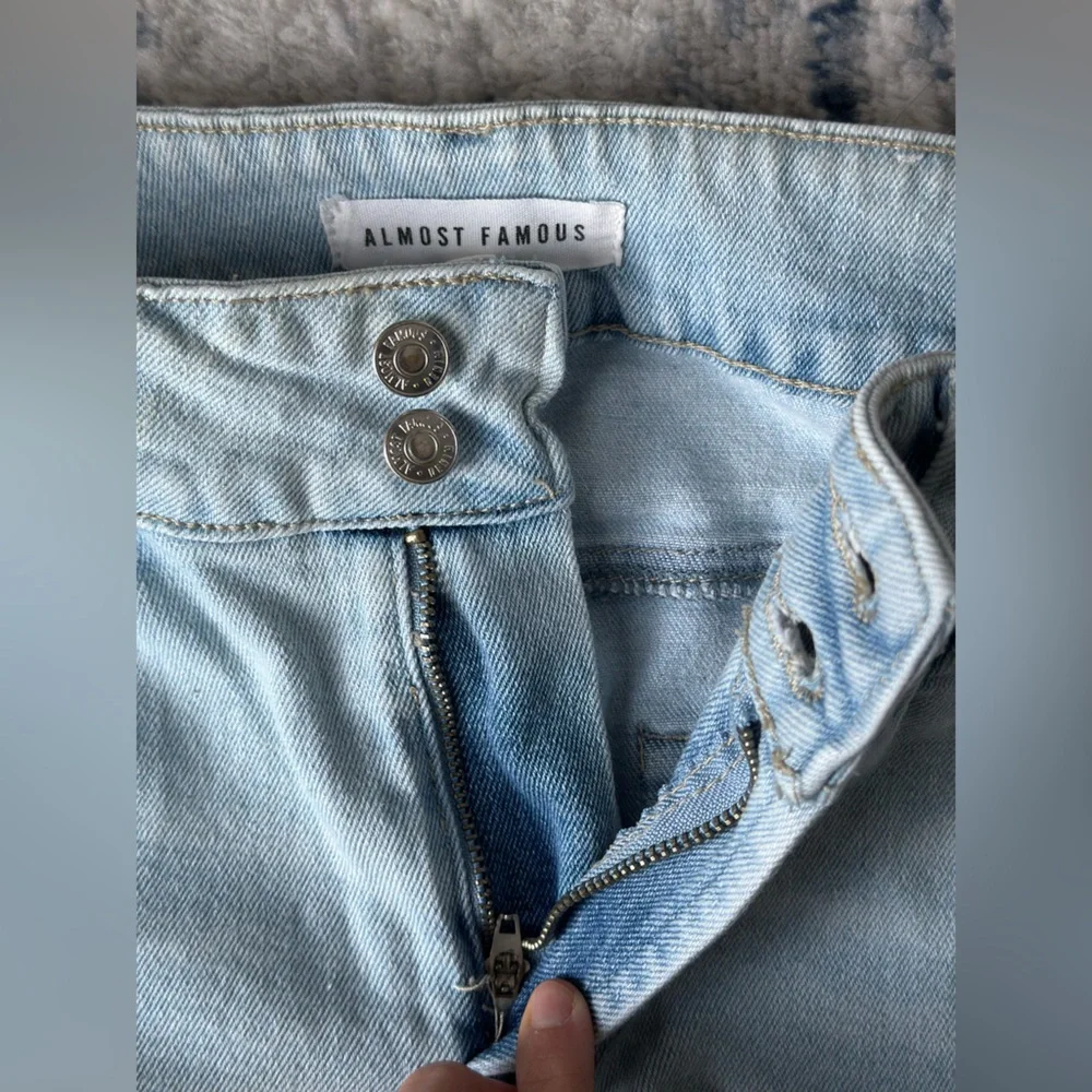 Almost Famous Jeans - Picture 3 of 6